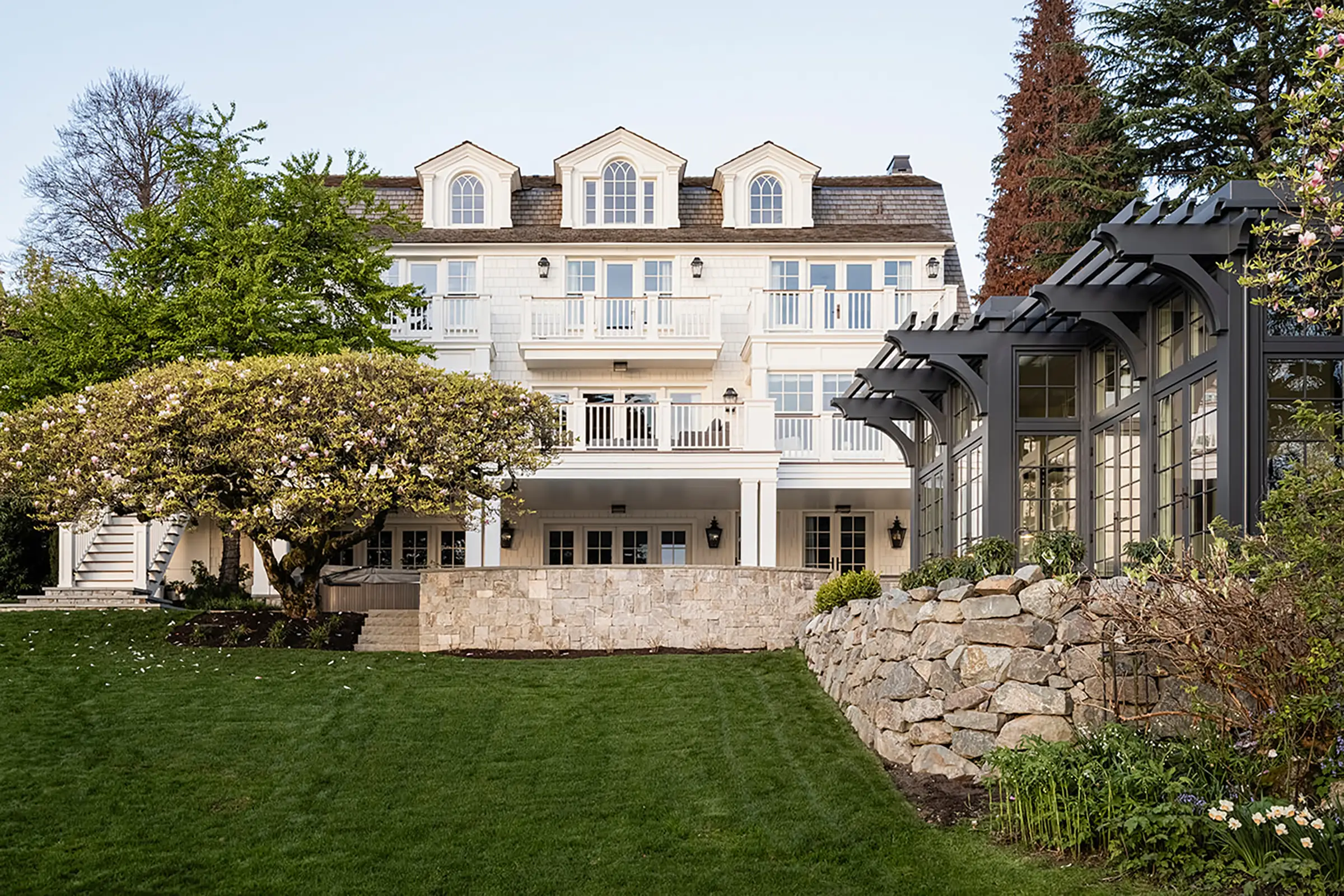 Laurelhurst Traditional